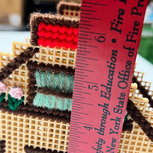 Vintage Handmade Plastic Canvas Yarn Cottage House letter mail coaster Decor - Picture 5 of 14